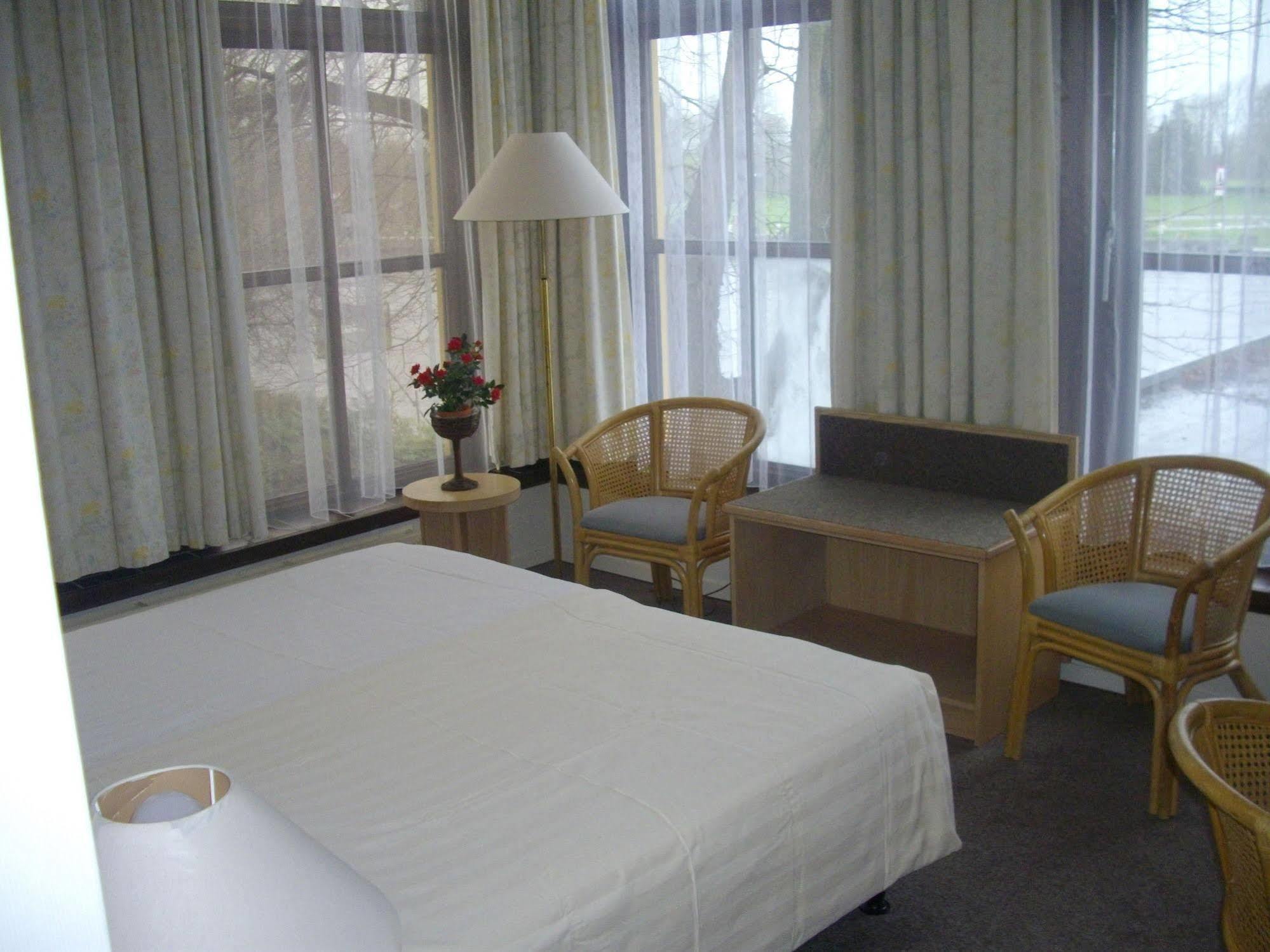 De Oude Schouw Hotel Jirnsum ภายนอก รูปภาพ